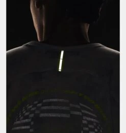 Under Armour Run Anywhere Graphic Short Sleeve -Sports Fashion fitness under armour20run anywhere graphic short sleeve 20230407171431